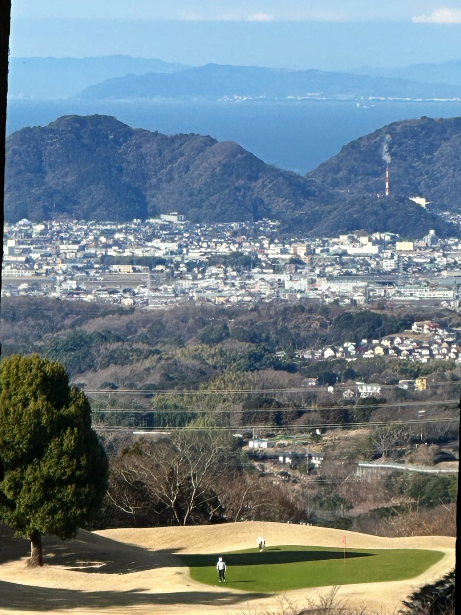 こんにちは😊☀️ 澄んだ青空に映える富士山が、今日も気持ちよく顔を