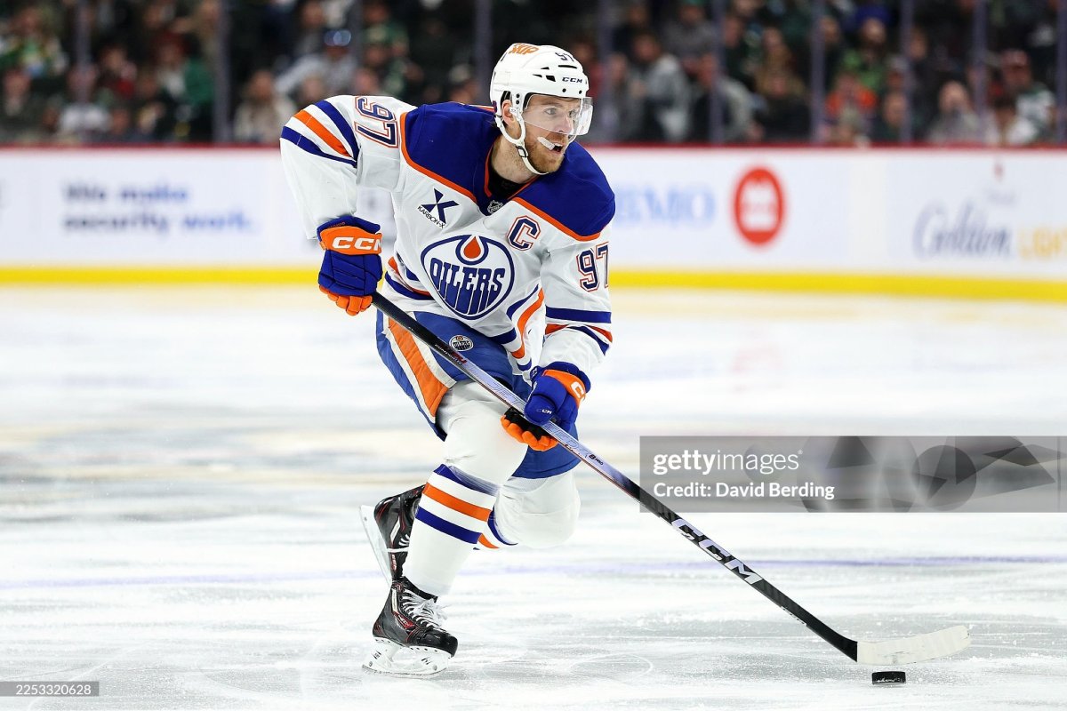 #Oilers Connor McDavid joins Wayne Gretzky and Mario Lemieux as the only players in NHL history to record nine 100-point seasons!

McDavid also becomes the first player to record six consecutive 100-point seasons since Steve Yzerman from 1987-88 through 1992-93! #LetsGoOilers