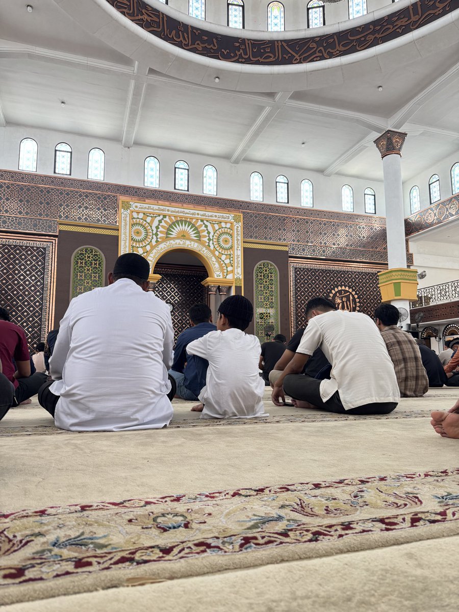 Sholat Jumat 👳‍♀️