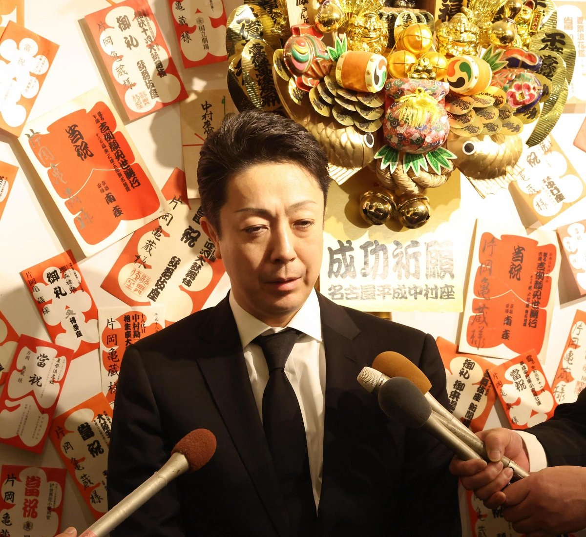 尾上菊五郎さんは、「公私ともに親しくしていただきました。とても残念