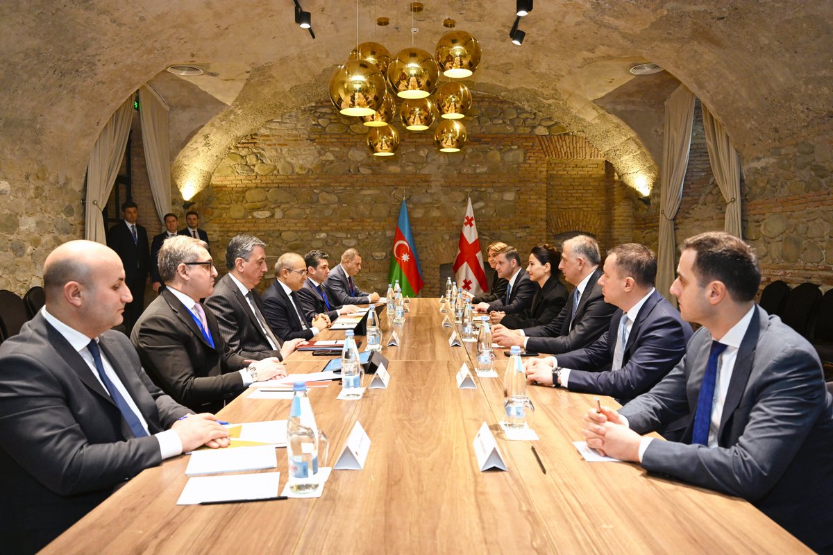 sahibkarliq's tweet image. İqtisadiyyat naziri Mikayıl Cabbarov (@MikayilJabbarov) Gürcüstana səfəri çərçivəsində bu ölkənin iqtisadiyyat və davamlı inkişaf naziri xanım Mariam Kvrivişvili və Türkiyənin ticarət naziri Ömər Bolatla görüşlər keçirib. 

Ətraflı - shorturl.az/oYWCU

#EconomyAz