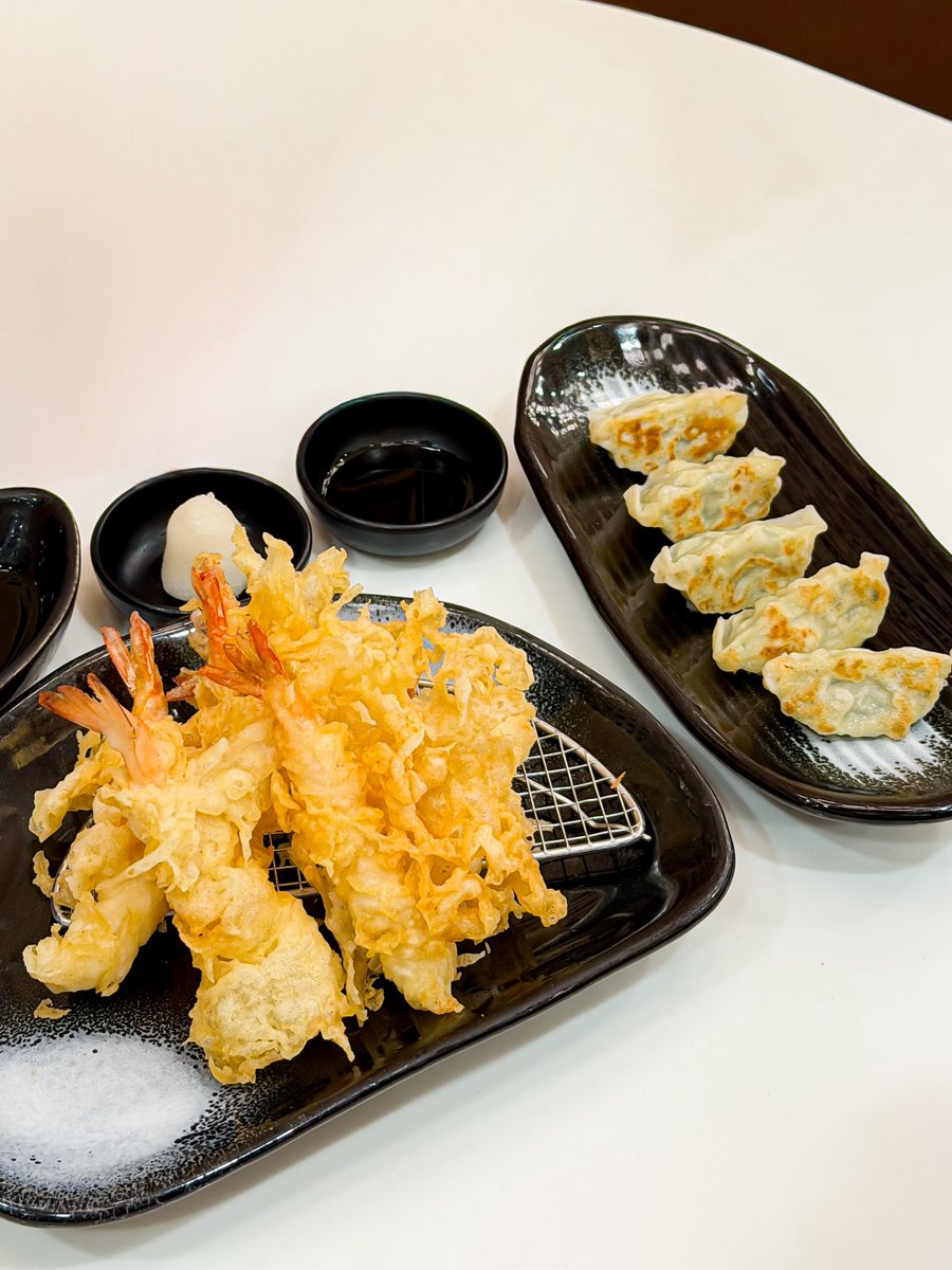 whatdoueattoday's tweet photo. #ยาโยอิญี่ปุ่นครบเซต เค้าออกเมนูมาใหม่ โทจิ หม้อร้อนสไตล์ญี่ปุ่น ราคาโคตรดี เริ่มต้นที่ 159.-  ✨ วันนี้เลือกสั่งมาเป็น Buta Nasu Miso Toji (189.-) 🐽 เสิร์ฟเป็นหม้อร้อนๆ หมู ไข่ เต้าหู้นุ่มๆ หวานเค็มกลมกล่อมมาก และ Spicy Sukiyaki Toji หมู (199.-)🍲 ซุปเผ็ดสไตล์ญี่ปุ่น มีไข่แดงเยิ้มๆด้านบนคือดีมากกก ยิ่งกินกับกิมจิยิ่งเริ่ด @aroii @ReviewAroii #อร่อยบอกต่อ #ยาโยอิโทจิ #YayoiToji