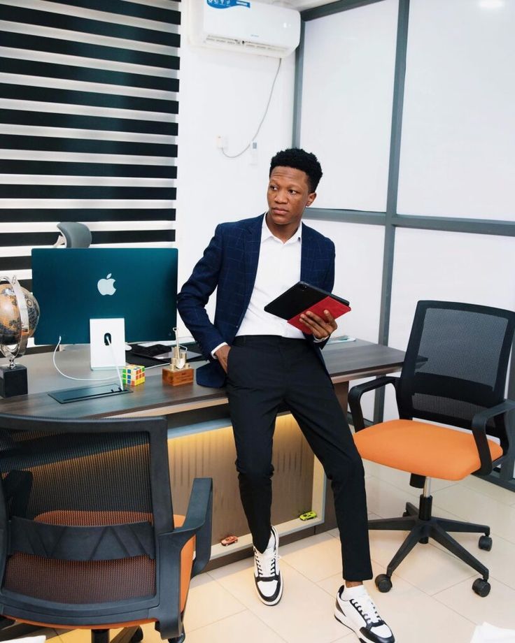 GOOD MORNING TRADERS 

Be honest.

If X deletes every trading influencer tomorrow…

And you’re forced to follow ONLY ONE forever 👀

Kelvin Talent
DAX
KingPro
Ahmed

No switching.
No cheating.
No “let me see market first.”

Who are you sticking with no matter what happens?

Drop