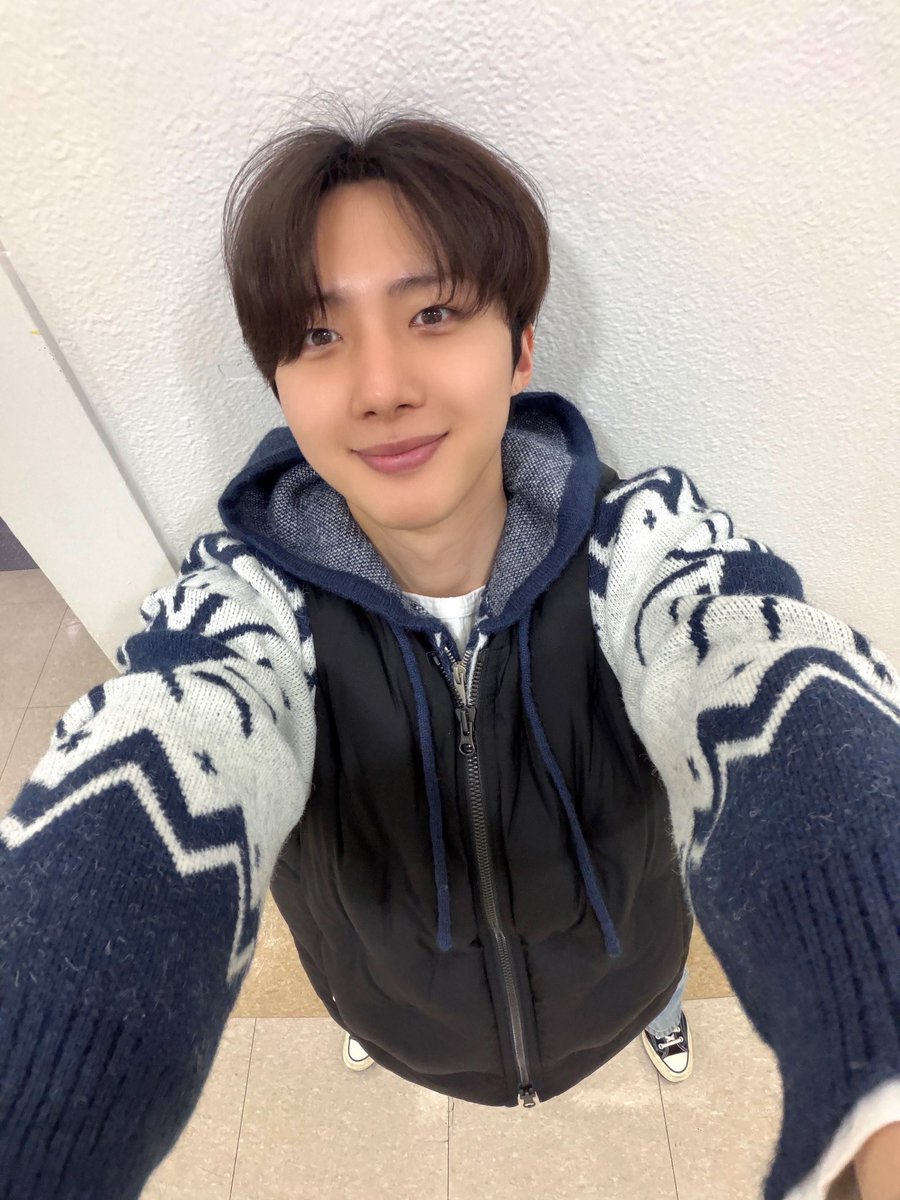 [📸]

26.02.27
KBS Cool FM <#이은지의가요광장>

ㅎㅇㅎㅇ! ㅇㅈㅎㅇ!!
 ㄴ 하수: 응 안뇽👋...ㅇㅈㅎㅇ은 뭐지..?!
 ㄴ 고수: 후웅후이 엠지후이?

#후이 #HUI