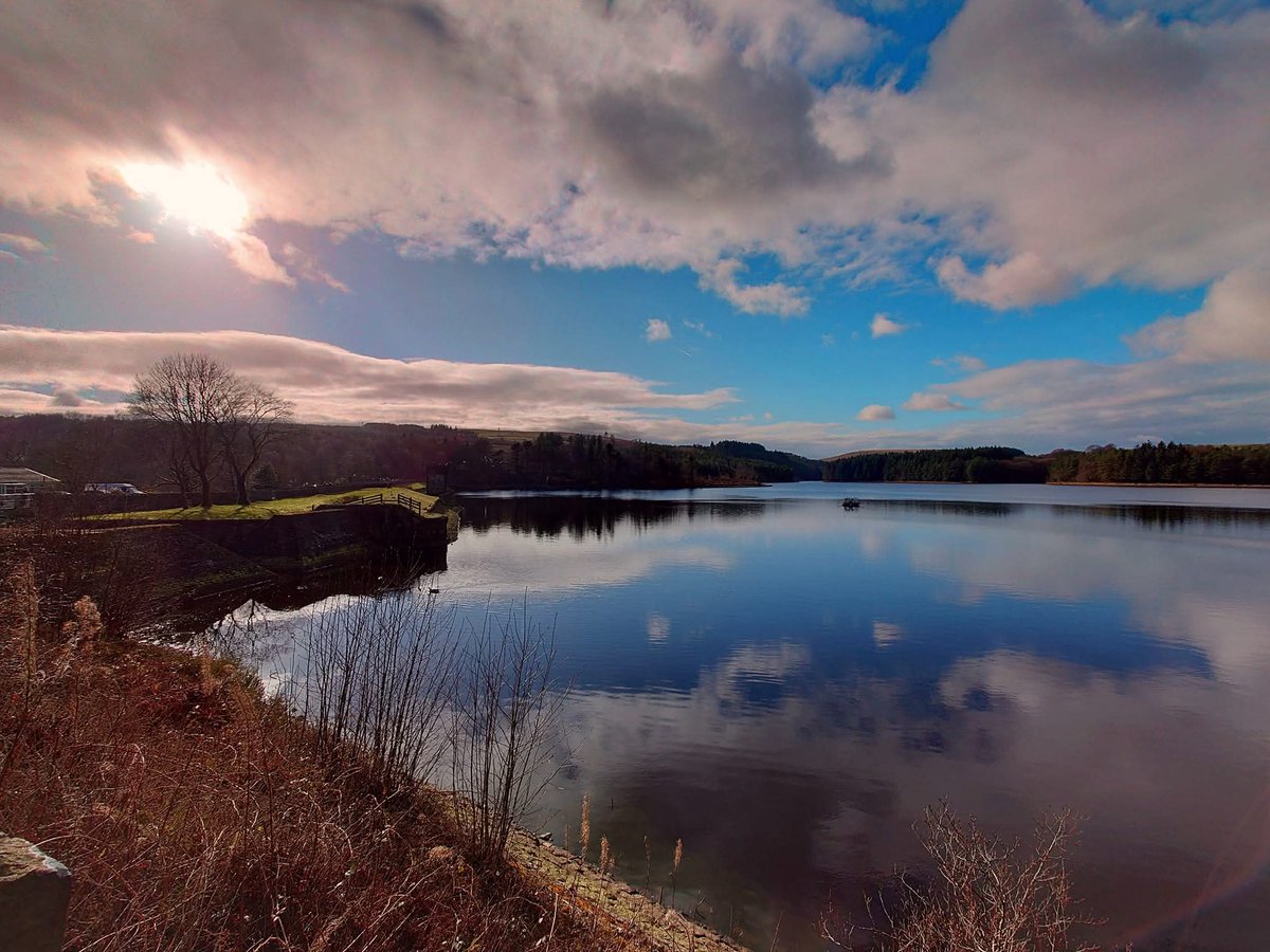 MonicaCrimmins's tweet image. Good morning.  It's Friday! We are surrounded by some lovely areas for walks. Wayoh and Entwistle reservoirs and surrounding areas is a great place to visit. A  train straight to Entwistle gets you there.  With the Strawbury duck pub nearby #Edgeworth #Lancashire
