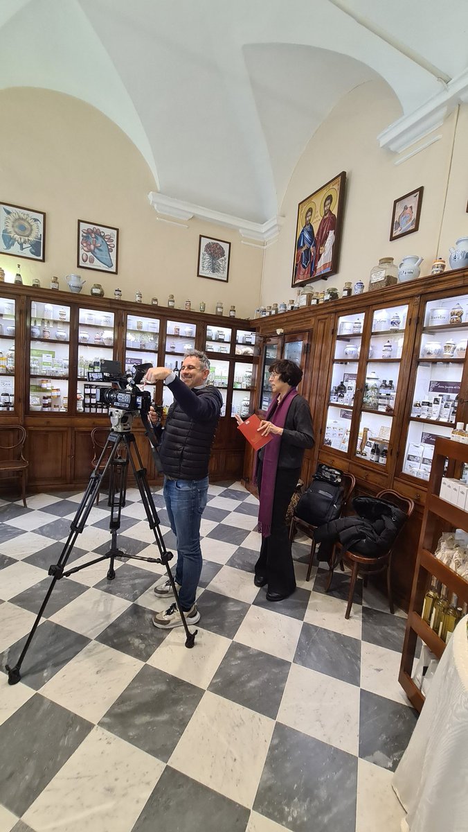 Buongiorno a tutti voi amici carissimi!
Dio vi benedica, vi protegga e vi doni Pace e Salute!
erboristeriadeifrati.it
#fratezio
#erboristeriadeifrati
#anticafarmaciasantanna