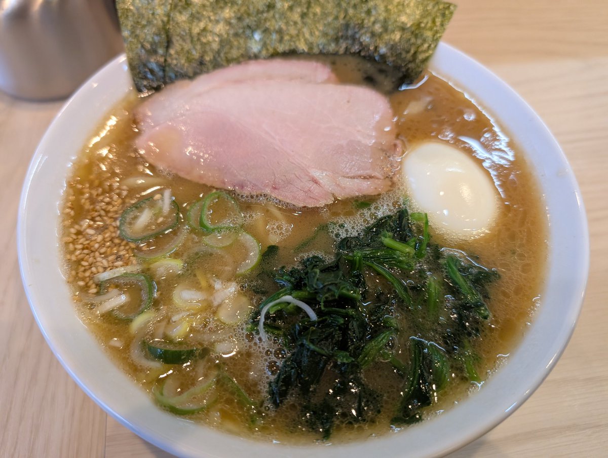 soymilkflake's tweet photo. 今月は家族全員感染性胃腸炎から始まり（私が一番酷くて水さえ吐いて点滴された）3kg痩せて食欲も落ちたが、多分今日家系ラーメン食べたいと思えて全部食べれたので完治したんだと思う。 https://t.co/dXsy6U0T27