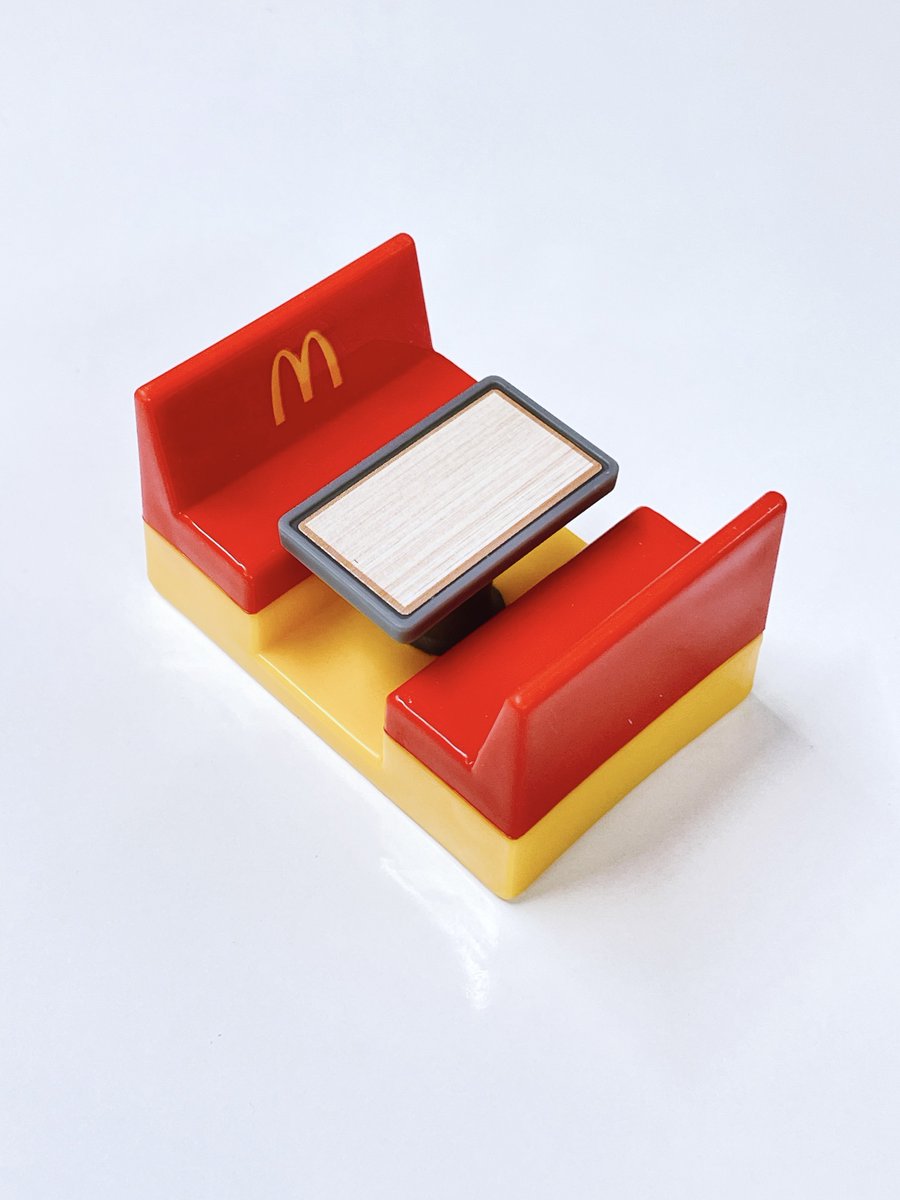 ハッピーセットのミニチュアマクドナルド、めっちゃ出来いいな〜。テーブルブース欲しかったんだよ