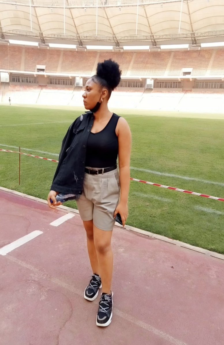 Last night, I said people could ask me any questions… One question struck my attention.

A follower asked, “Norra, would you stop supporting Manchester United if your husband asked you to stop supporting Man United because he supports a rival club instead?”

My reply was simple!