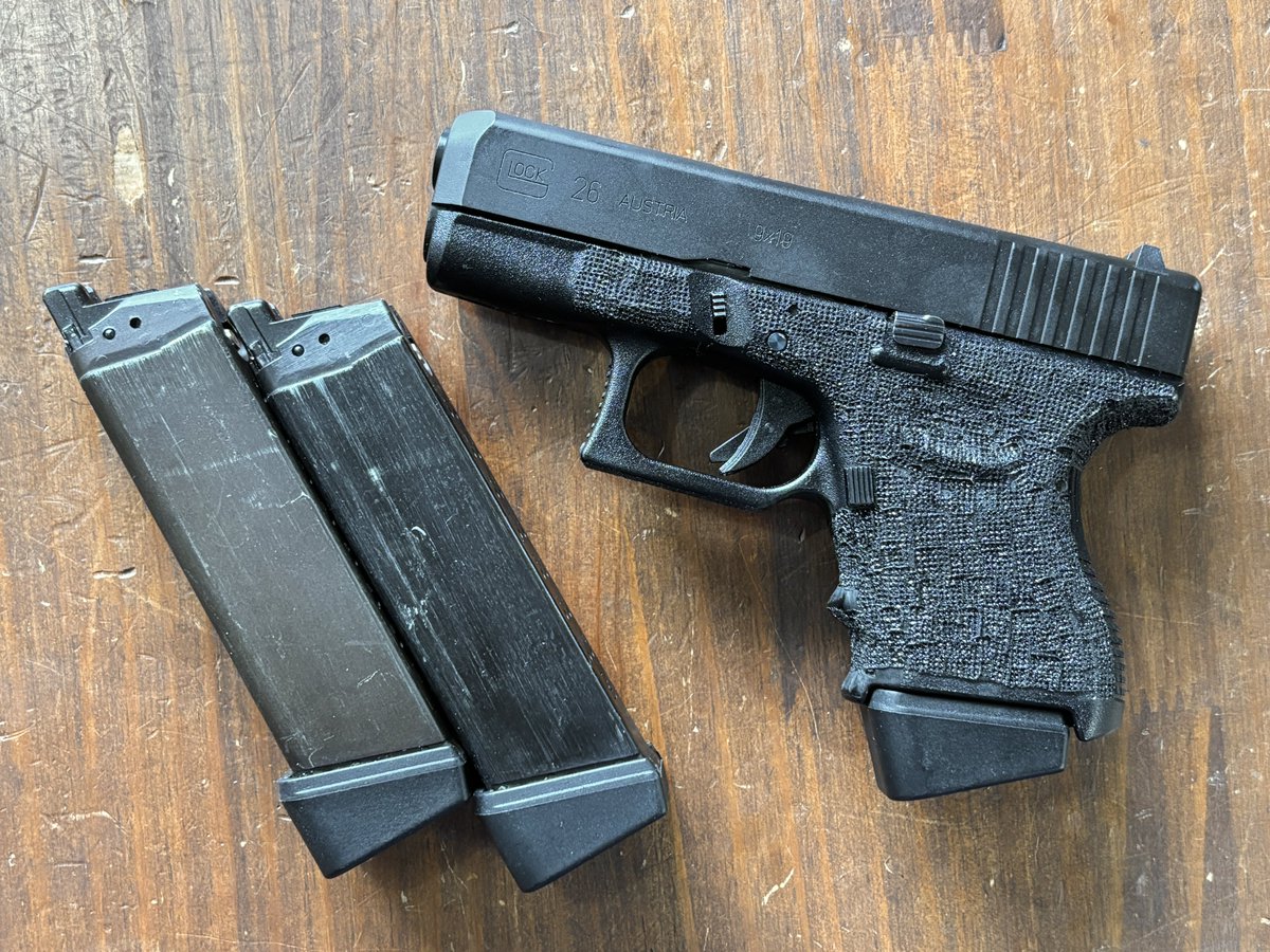 中古商品情報】 KSC ガスブローバック Glock26 スペアマガジン2本付き