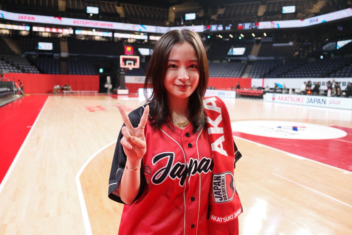 Mbak suzu nih yaa makin dewasa makin cantik aja 👉🏼👈🏻