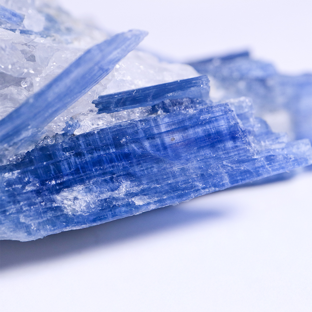 オンラインストア】 カイヤナイトが入荷しました！ 和名を「藍晶石