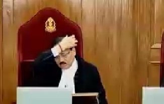 Chief Justice of India Surya Kant while giving a date in Suresh Devi vs High Court of Judicature at Allahabad:

"List it after Holi break. No no.. list after that week also.. Allahabad hai bhai.. ek hafta toh lag jayega bhang ka nasha utarne mein"

#SupremeCourt