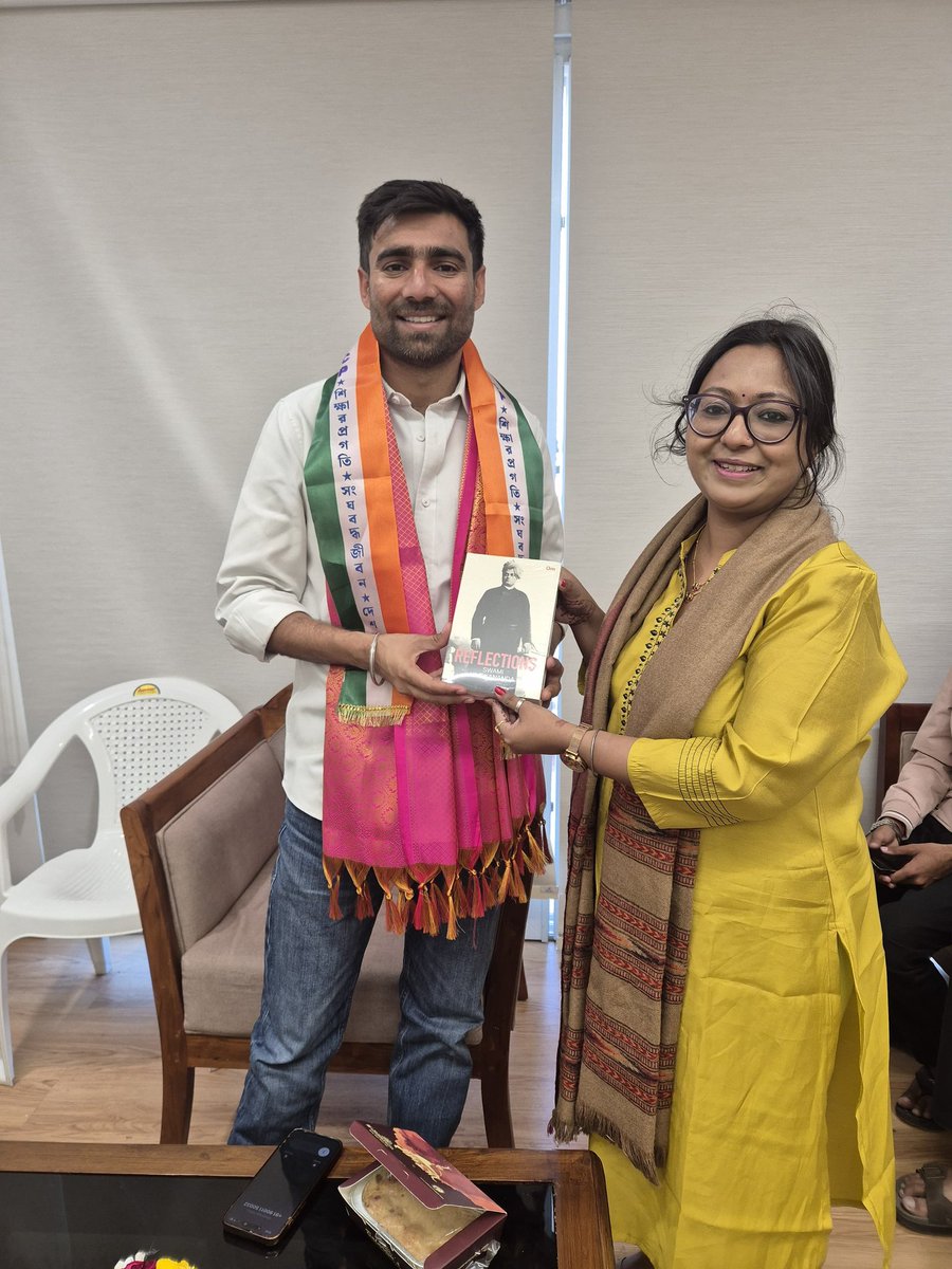 WBSCPofficial's tweet photo. On the occasion of the oath ceremony of the new @nsui President @vinodjakharin, President of @WBSCPofficial @PRIYANKACong met, felicitated, and wished him all the best for tenure. They discussed various upcoming assembly elections and various matters of organizational importance. https://t.co/o8jNVzHrIH