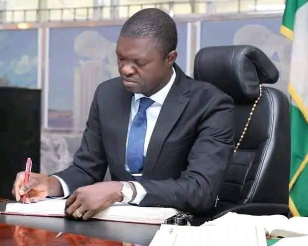 EzZaWorLdNews tweet media