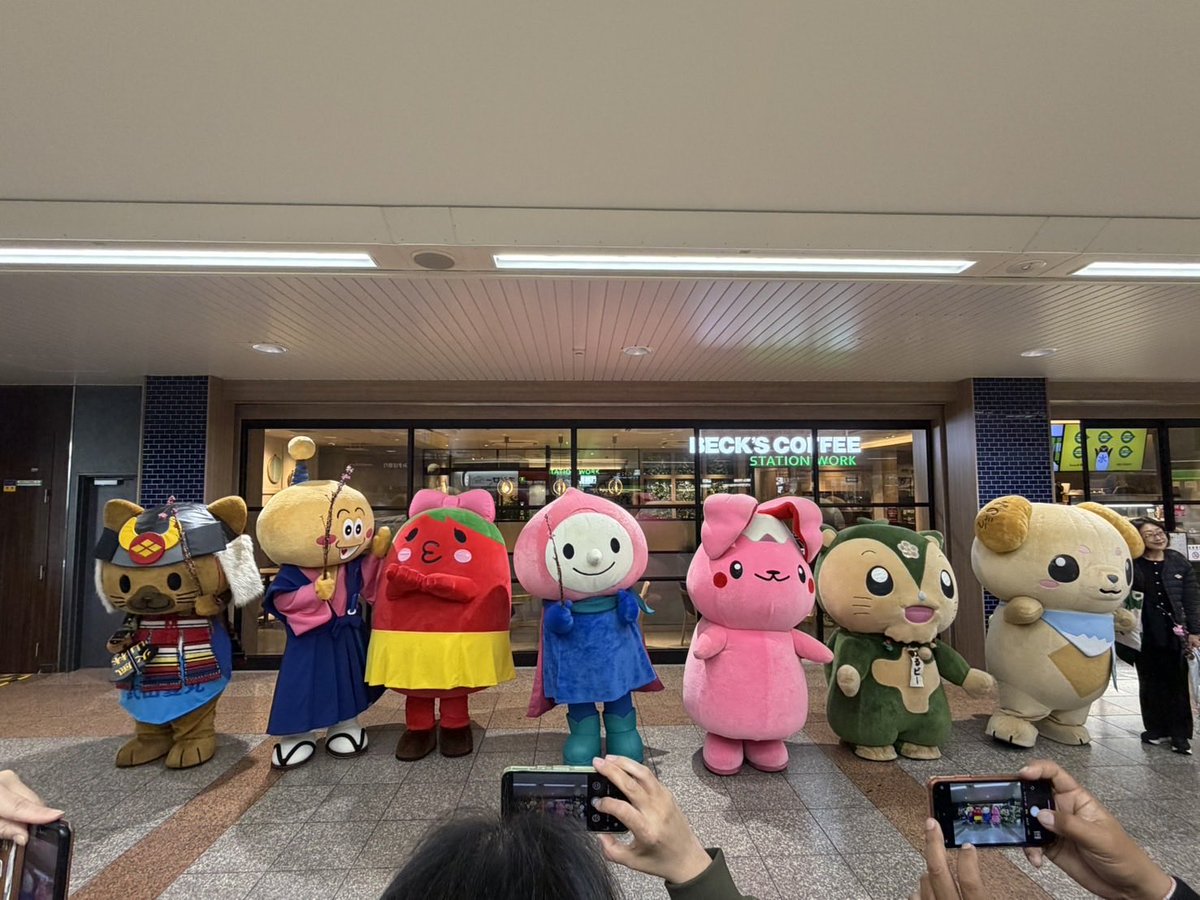 tamajimaru's tweet photo. 八王子駅「やまなし桃の花産直市2026」
にたまじまるが出没！
今日はたくさんの仲間たちがいてテンションが上がったじゃが！
来てくれた人ありがとうございましたじゃが🥔 https://t.co/XxbfUYrVmb