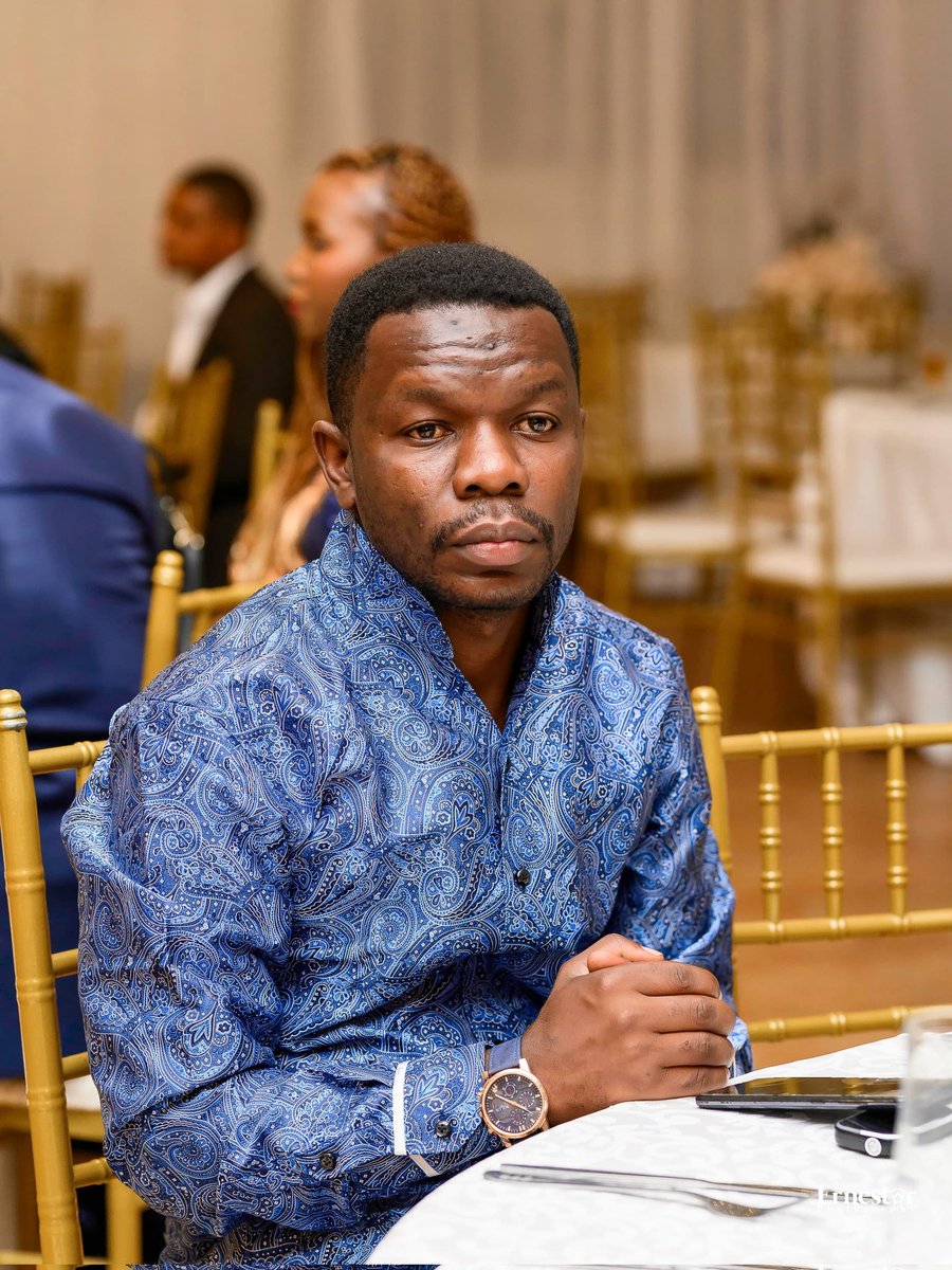 MuyisaChrist07's tweet photo. J'ai accordé une interview à au groupe de presse @digitalcongotv1 sur le rapport 2026 du ministère des @droitshumainscd par rapport à la situations des humains dans les zones sous occupation de la rébellion de l'AFC M23, 

Merci beaucoup de nous avoir associés à cette interview qui porte sur le rapport publié par le ministère des droits humains concernant les massacres et les graves violations des droits humains dans les zones sous occupation du M23.

Il est important de rappeler qu’à la chute de la ville de Goma, plus de 3 000 personnes avaient déjà été tuées par armes, aujourd’hui, les bilans continuent malheureusement de s’alourdir.

Au-delà des chiffres, nous assistons à des violations massives et systématiques des droits humains que l’on peut qualifier de crimes de guerre, de crimes contre l’humanité et d'actes de terroriste. 
Parmi les faits documentés :
- Des assassinats ciblés, touchant des opérateurs économiques, des journalistes, des activistes, des défenseurs des droits humains et des acteurs de la société civile ainsi que des artistes;
- Des massacres de masse des populations civiles,
- Des mutilations,
- Des viols et violences sexuelles systématiques sur les femmes et jeunes filles,
- Des recrutements forces des jeunes dans la rébellion, 
- Des pillages et destructions de biens,
- Des tracasseries fiscales .

Selon les rapports des Nations Unies, plus de 6,5 millions de personnes ont été déplacées de leurs milieux d’origine fuyant les exactions des mouvements rebelles et groupes armés dans les provinces du Nord-Kivu, Sud-Kivu et Ituri.

Certaines personnes vivent actuellement dans des camps de déplacés internes, d’autres ont trouvé refuge dans des pays voisins comme le Burundi et l’Ouganda.
D’autres encore ont fui vers des villes comme Beni, Kinshasa et différentes provinces du pays.

Face à cette situation, nous recommandons :
1. À la communauté internationale et au gouvernement congolais de mettre en place des équipes d’enquête indépendantes et crédibles,
2. D’identifier les auteurs, co-auteurs et commanditaires de ces violations graves,
3. De veiller à ce que les accords en cours ne deviennent pas une vitrine d’impunité.

La paix ne peut pas se construire sur l’oubli des victimes. Si les accords consacrent l’impunité, nous devons nous interroger : où seront les victimes, comment vont-elles se comporter face à leurs bourreaux gracieux et amnistiés ? Comment la justice accomplira-t-elle son rôle ?

Nous saluons et encourageons le travail de monitoring et de documentation réalisé par le ministère dans les zones occupées mais cela devrait être élargie même dans les parties contrôlées par le gouvernement. 
Ce travail est essentiel pour renforcer le plaidoyer et le lobbying au niveau international, afin que les responsables de ces crimes soient traduits devant les juridictions nationales ou internationales compétentes.

Enfin, nous appelons nos compatriotes et les organisations citoyennes vivant dans les zones sous occupation à continuer de documenter et de transmettre les informations de manière sécurisée pour constituer des dossiers solides afin que les responsables des crimes de guerre et des crimes contre l’humanité répondent de leurs actes devant la justice.

Cette démarche démarche rejoint le combat des organisations de la société civile congolaise  notamment @C_A_Y_P @Genocost
qui lutte depuis plus de 10ans pour réclamer la reconnaissance nationale et internationale du Génocide congolais.

La justice transitionnelle privilège la vérité, la réparation et la réconciliation pour les victimes et la communauté, c'est l'une des solutions durables pour notre pays.

@SamuelMbemba4 
@hrw 
@radiookapi @MONUSCO