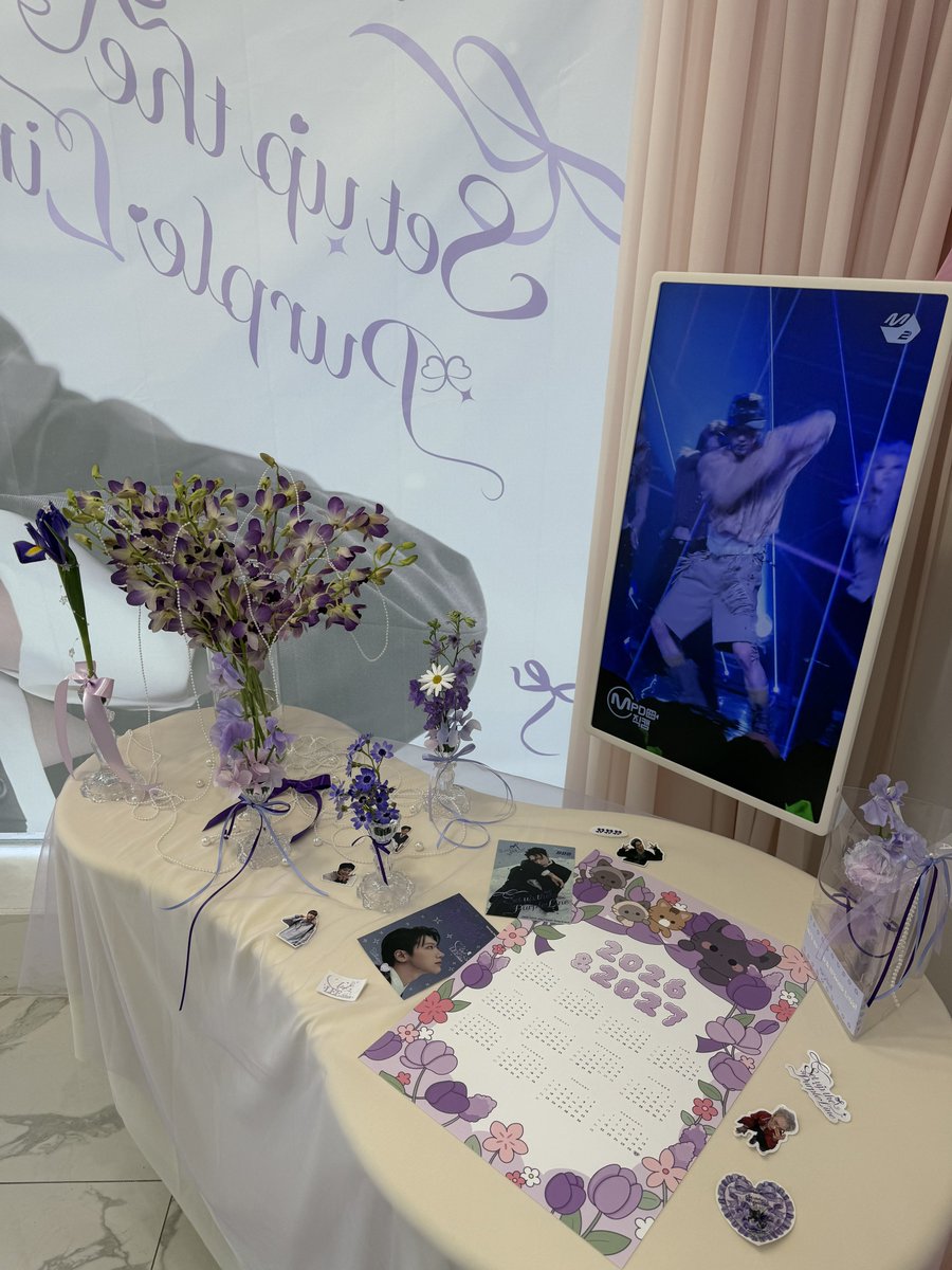 _thesunflower01's tweet photo. น่ารักมากกก ใครยังอยู่เกาหลีมาได้นะะ ที่ฮงแดตรงข้ามกับร้าน Carlyn เลย 🥹💜🫶🏻 น่ารักมากๆ

#HAPPYTENDAY
#TEN_BDAY2026 https://t.co/4xbzcSQ02B