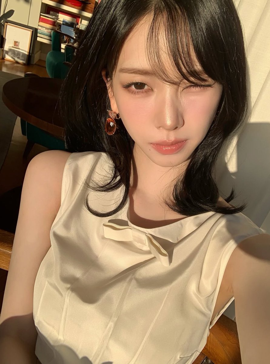 WE GOT A SELFIE OF KARINA WINKING WAR IS OVER