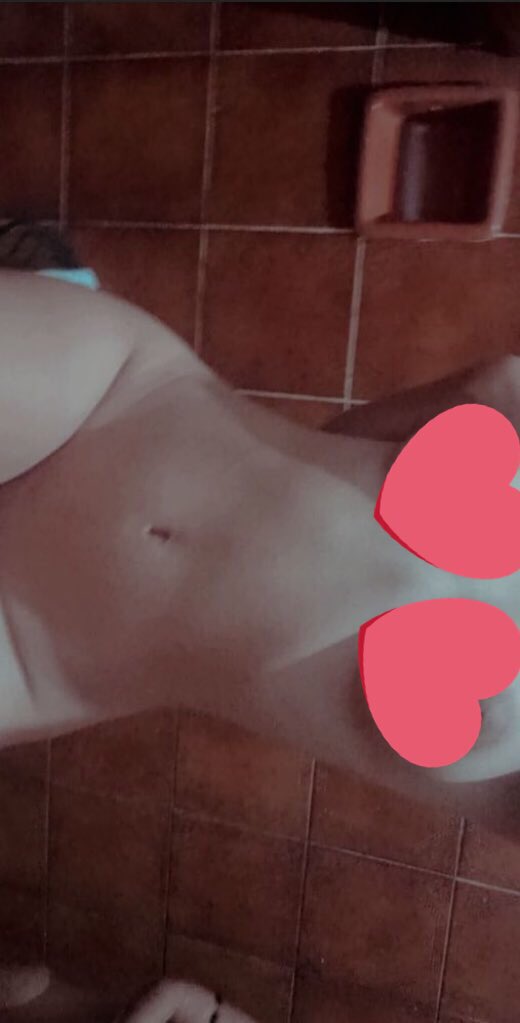 Danielaperhot2's tweet photo. Me mandas fotos? #nsfwtwt  #chathot #dm https://t.co/AbwF7bZtjI