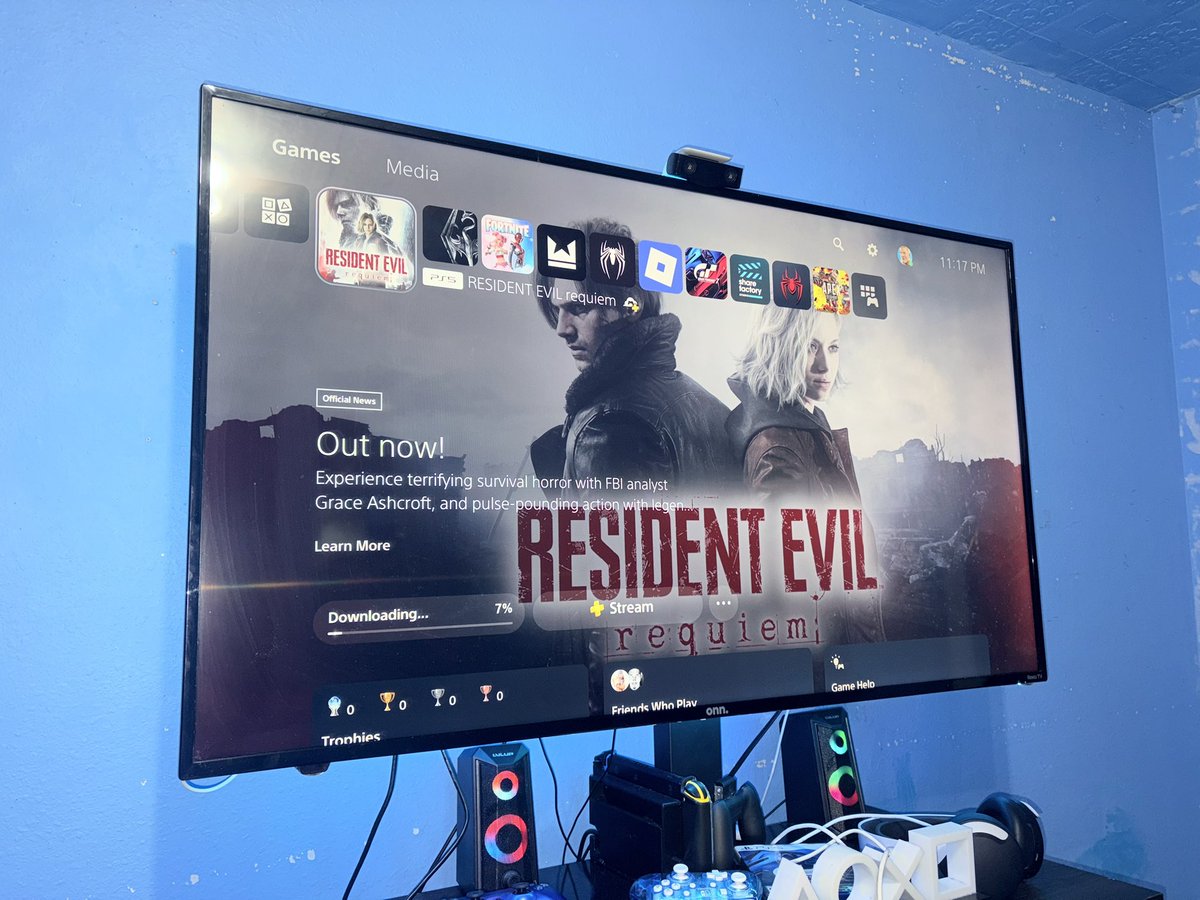 AlecHGaritano's tweet photo. #ResidentEvilRequiem #gaming #ps5slimstand #ps5slim #ps5coolingstand #ResidentEvilGames https://t.co/XmQ1QvGKqx