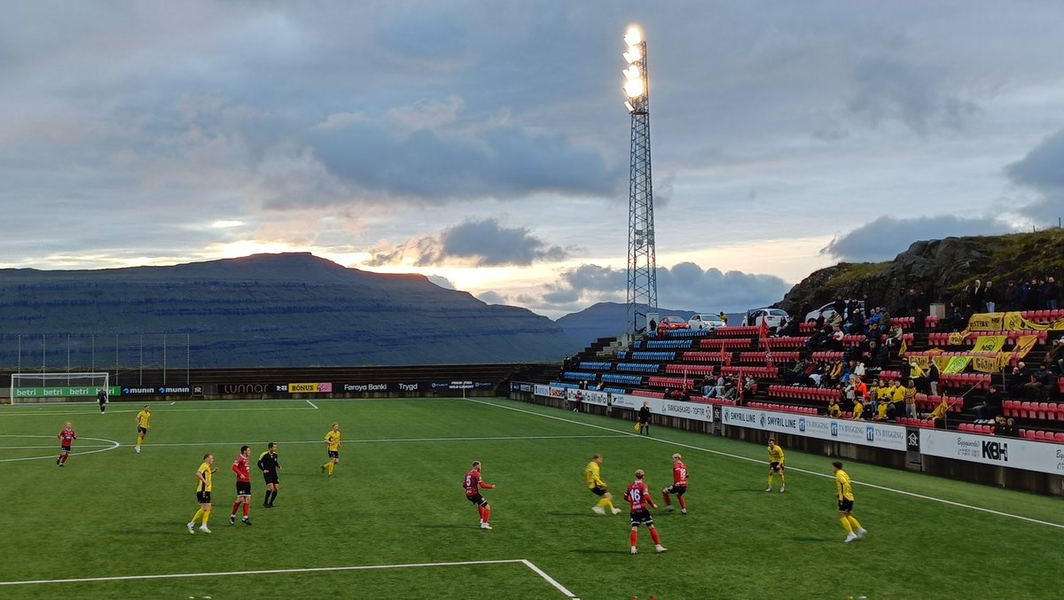 PuckJansen1954's tweet photo. #floodlightfriday #B68 #Toftir 🇫🇴 https://t.co/kWlMMQz32d