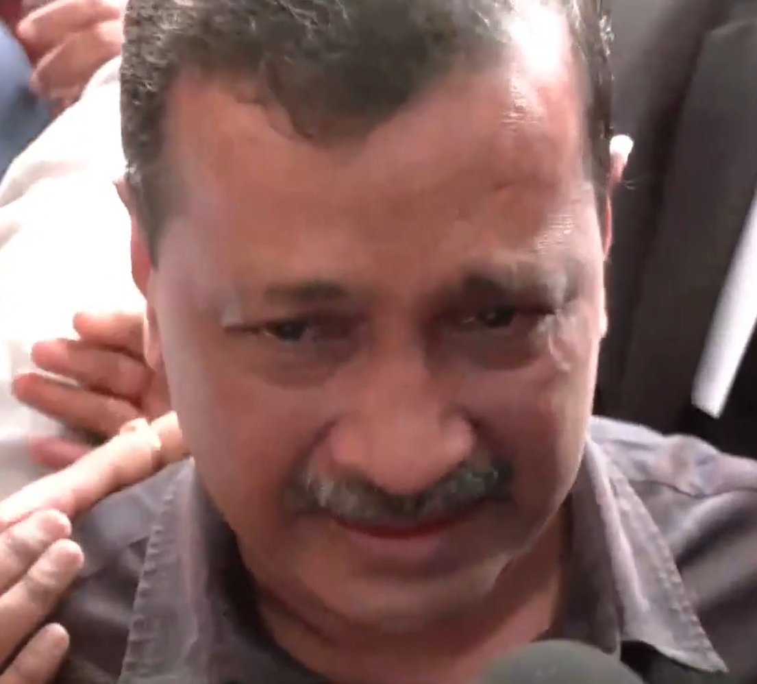 शराब घोटाले में बरी होने के बाद रो पड़े आप नेता अरविंद केजरीवाल...

कहा- केजरीवाल भ्रष्ट नहीं है, मैंने जिंदगी में केवल ईमानदारी कमाई है...

इन्होंने झूठा केस लगाया और आज से साबित हो गया...!

#ArvindKejriwal