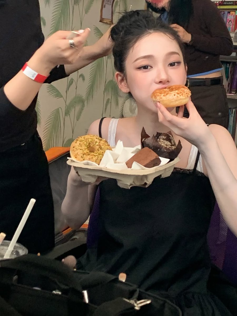 순간의 카리나 tweet media