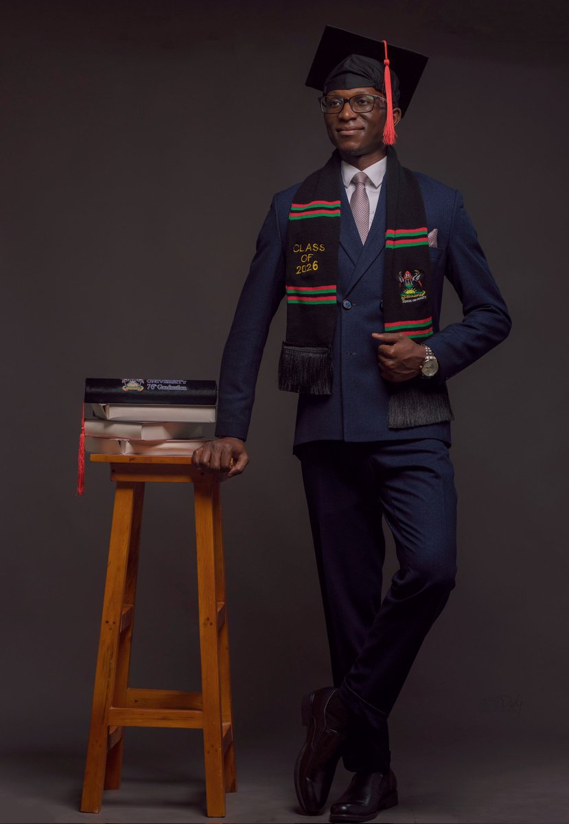 BasalirwaJB's tweet image. #Mak76thGrad 🎓

#Credit 🎊

Finally, we can wrap it up with shout outs to;

1. Photoshoot: #DidyShotsMedia (Contact Didy - 0700834762)
2. Suit plug: #NewDaySuits (Contact Ramzy - 0785487126)
3. Shoe plug: Contact Sandra - 0705602147

All at fair prices, give them all your money.