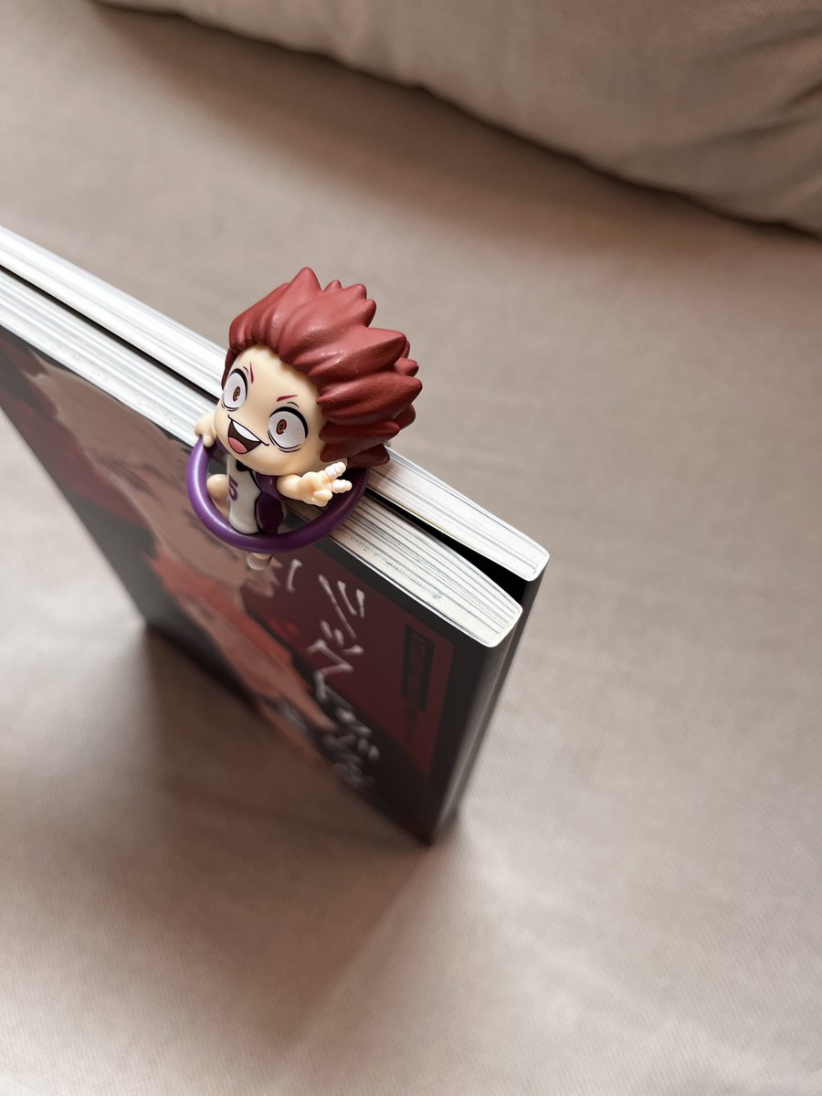 真依さんの御本が届きました〜！
見てくださいこの厚さ…ｻﾄﾘﾝが乗ります…（？）
この週末はびしゃびしゃに8ぱろ浴びる🤤