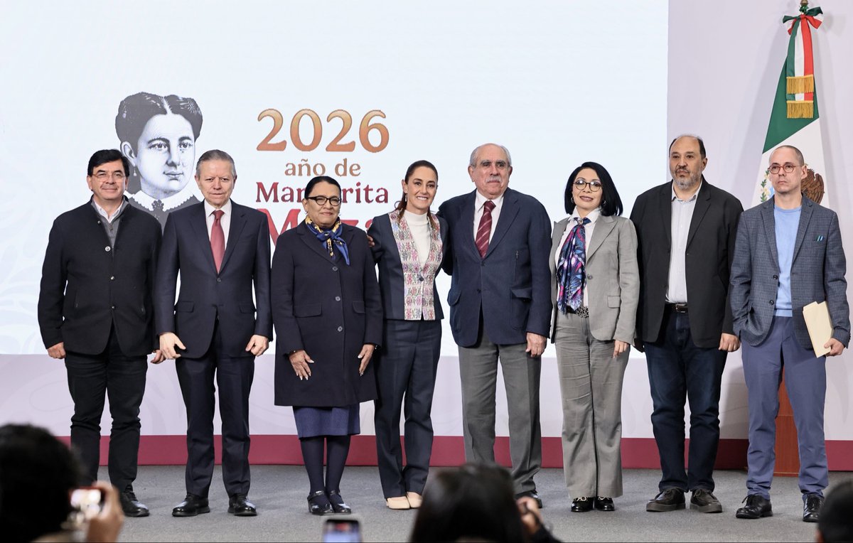 Nos dicen: no se preocupen, la reforma está en buenas manos:

•Arturo Zaldívar, el ministro traidor que se hincó al poder para esconder su corrupción en la Corte.
•Jesús Ramírez, el huachicolero del bienestar y financiador de los bots.
•Pablo Gómez, el que dijo que el INE no