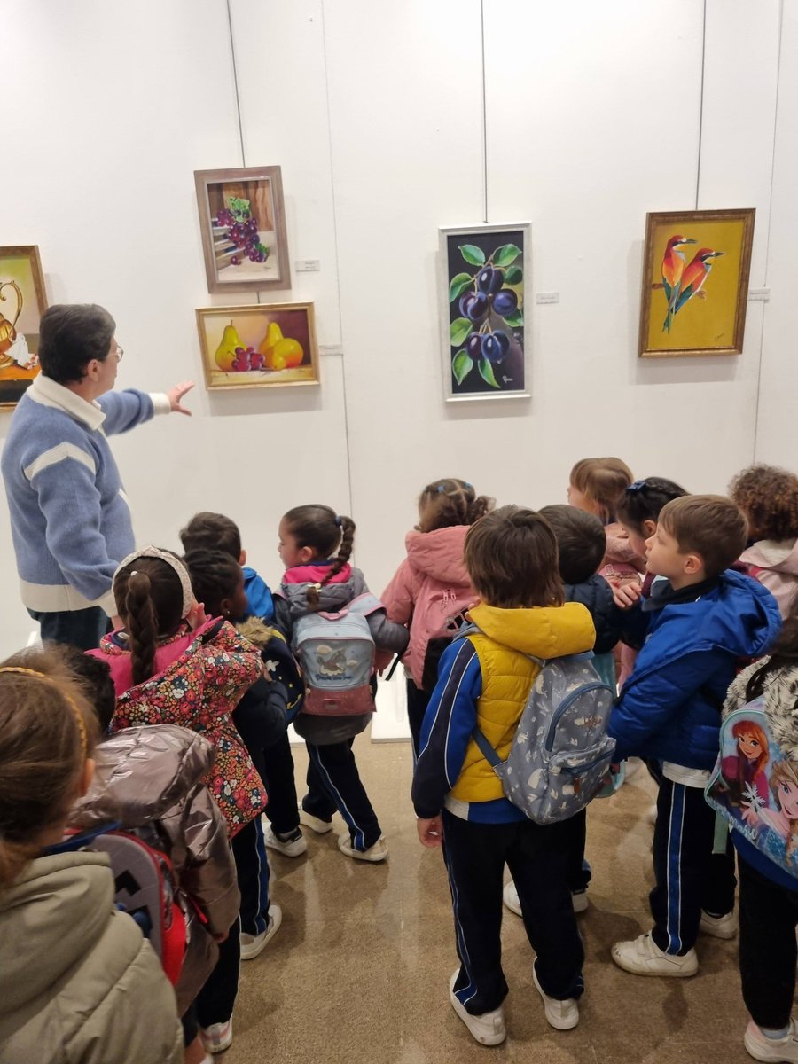 StaLuisaM's tweet photo. 2°EI: Nuestro nuevo proyecto: "En el museo" nos ha llevado hasta la Casa de cultura de #Barañáin para disfrutar de la exposición: "Escenas para el recuerdo" de Charo Moreno Beloqui. 

¡Cómo nos hemos divertido! 🧑‍🎨🖌️🖼️ https://t.co/nyjHd3A3Su