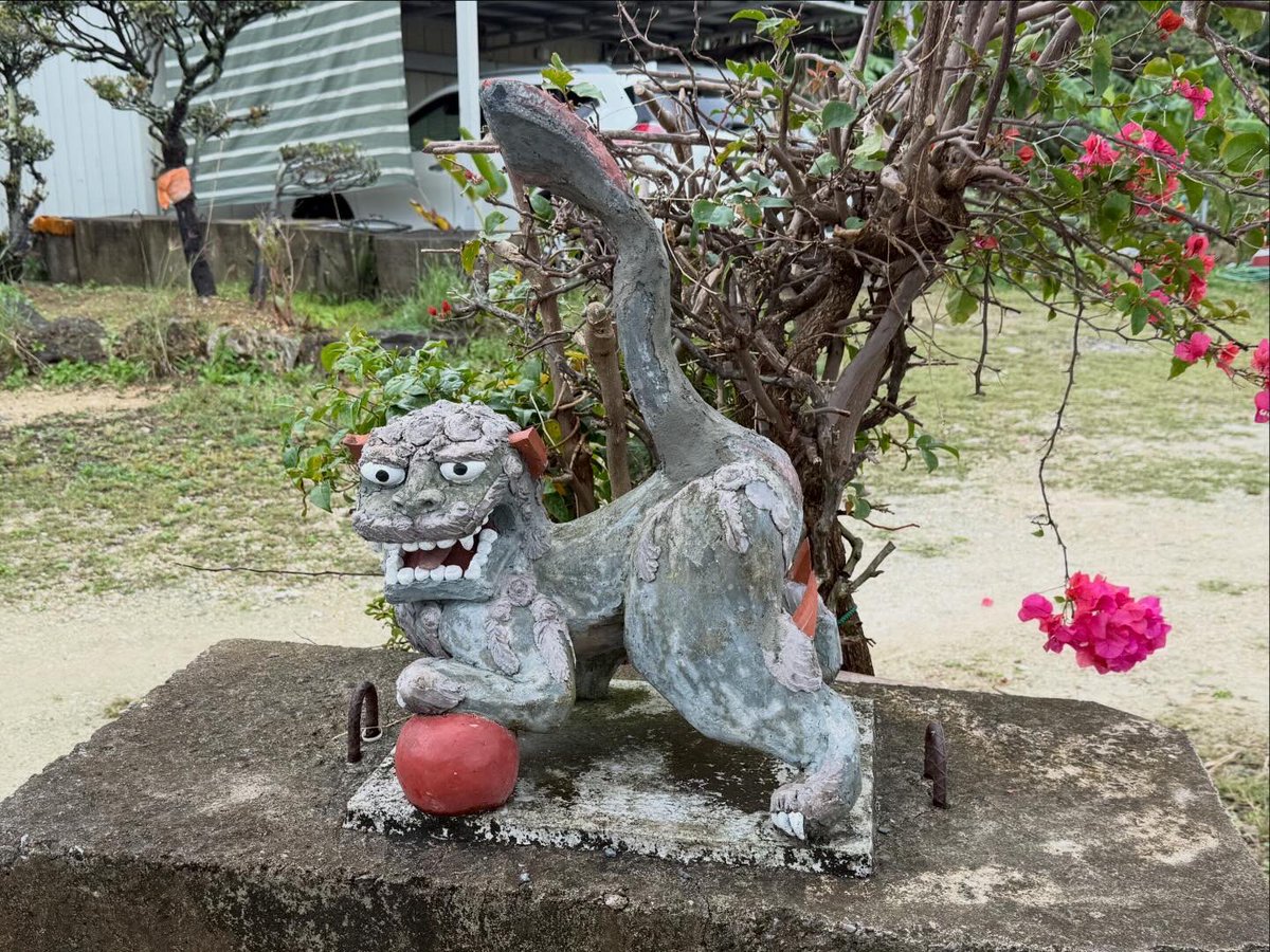 石垣島から成田行きの飛行機の出発が遅いことから、空いた時間を利用して三線体験教室へ行ってみた！

１時間という短い時間なのに構えの基礎から始まり本格的な指導でびっくり！

簡単に見えるようだが、基本を身につけるという意味ではどの楽器も難しい！

また何かの機会に三線を試したいものだ！