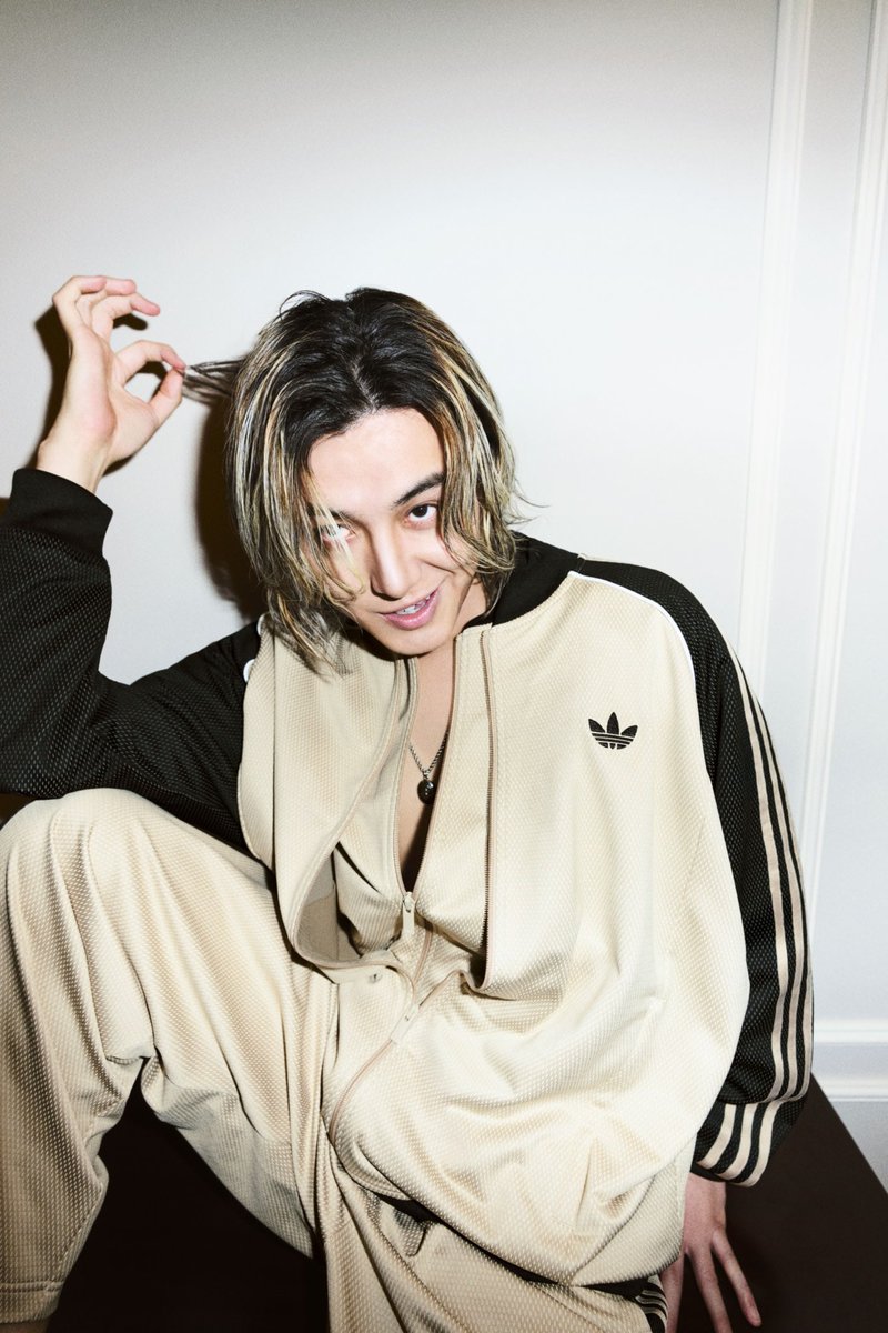 뿌리 개많이 길었는데
져지색이랑 똑같아서 톤온톤 의도한거처럼 보이는
씹초고수 스킬 어디서 배웠어 너