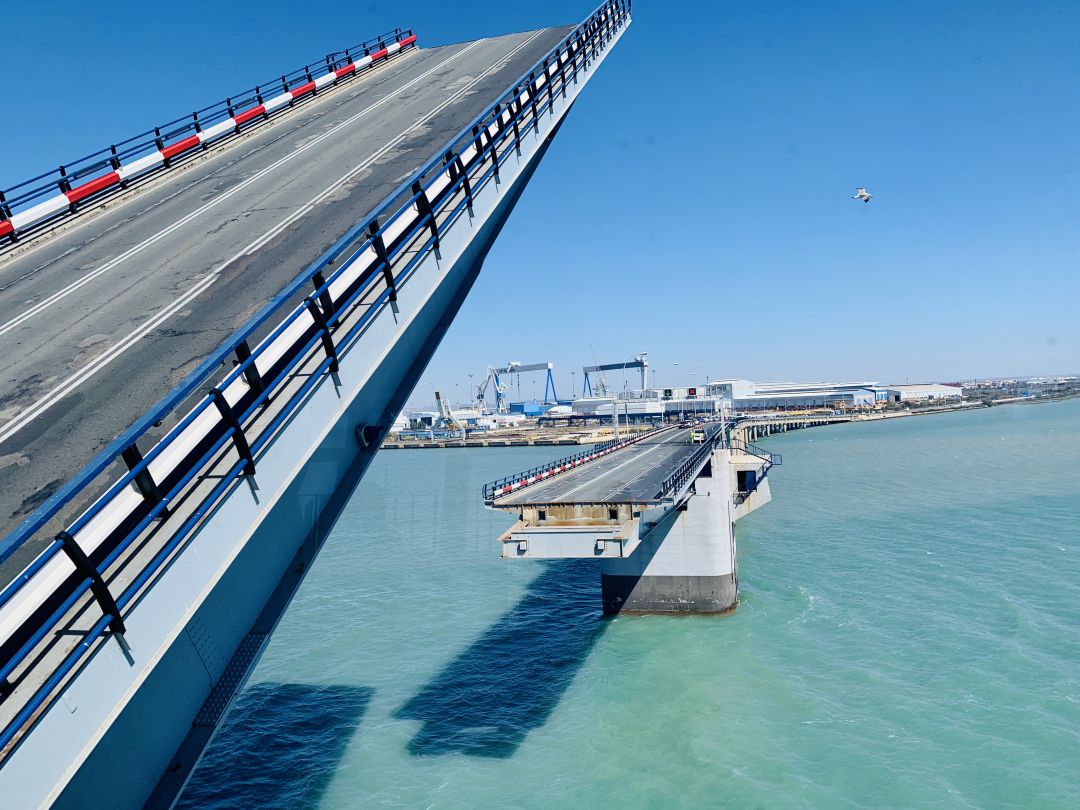 ObjetivoCadiz's tweet photo. Hoy viernes, 27 de febrero a las 12.45 horas, se procederá a la apertura del Puente Carranza para la salida de Navantia del buque ‘OIZMENDI ’. https://t.co/X2AsEbmLyl