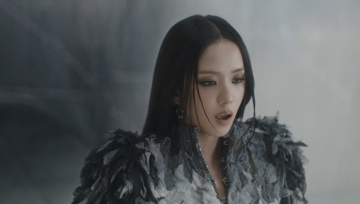 clubfaist's tweet image. anyways, whoever did jisoo's makeup here needs to be around forever bc she looks crazy