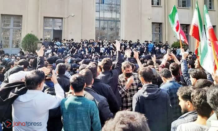 ۳ دانشجوی دانشگاه تهران موقتاً از تحصیل محروم شدند

🔹۳ دانشجوی دانشگاه تهران در پی جسارت به نماد ملی ایرانیان موقتاً از تحصیل محروم شدند.

#وحوش_پهلوی
#سیرک_پهلوی