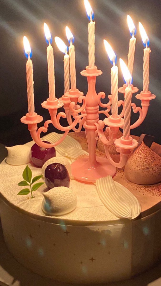 2 (♡i) tweet media