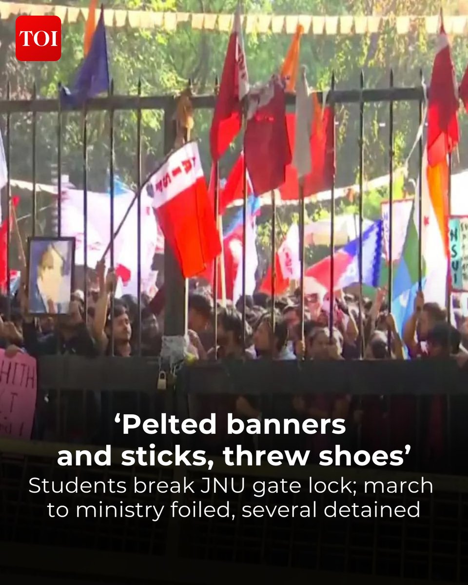 timesofindia's tweet image. A protest march called by the Jawaharlal Nehru University Students' Union (JNUSU) against #JNU vice-chancellor Santishree Dhulipudi Pandit's alleged casteist remarks escalated into a two-hour clash with police.

Read more 🔗 toi.in/ezO3ta
