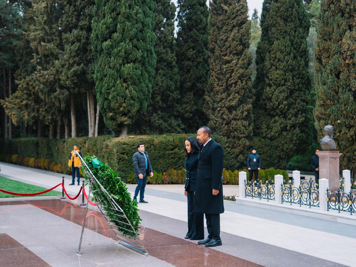 ebczena's tweet image. Ahead of Prime Minister #Abiy Ahmed’s meeting with President Ilham Aliyev, he participated in a wreath laying ceremony at the Alley of Honor and the Victory Monument in #Baku. 
Its monuments embody the unbreakable unity of the people. 
We would like to express a profound honor