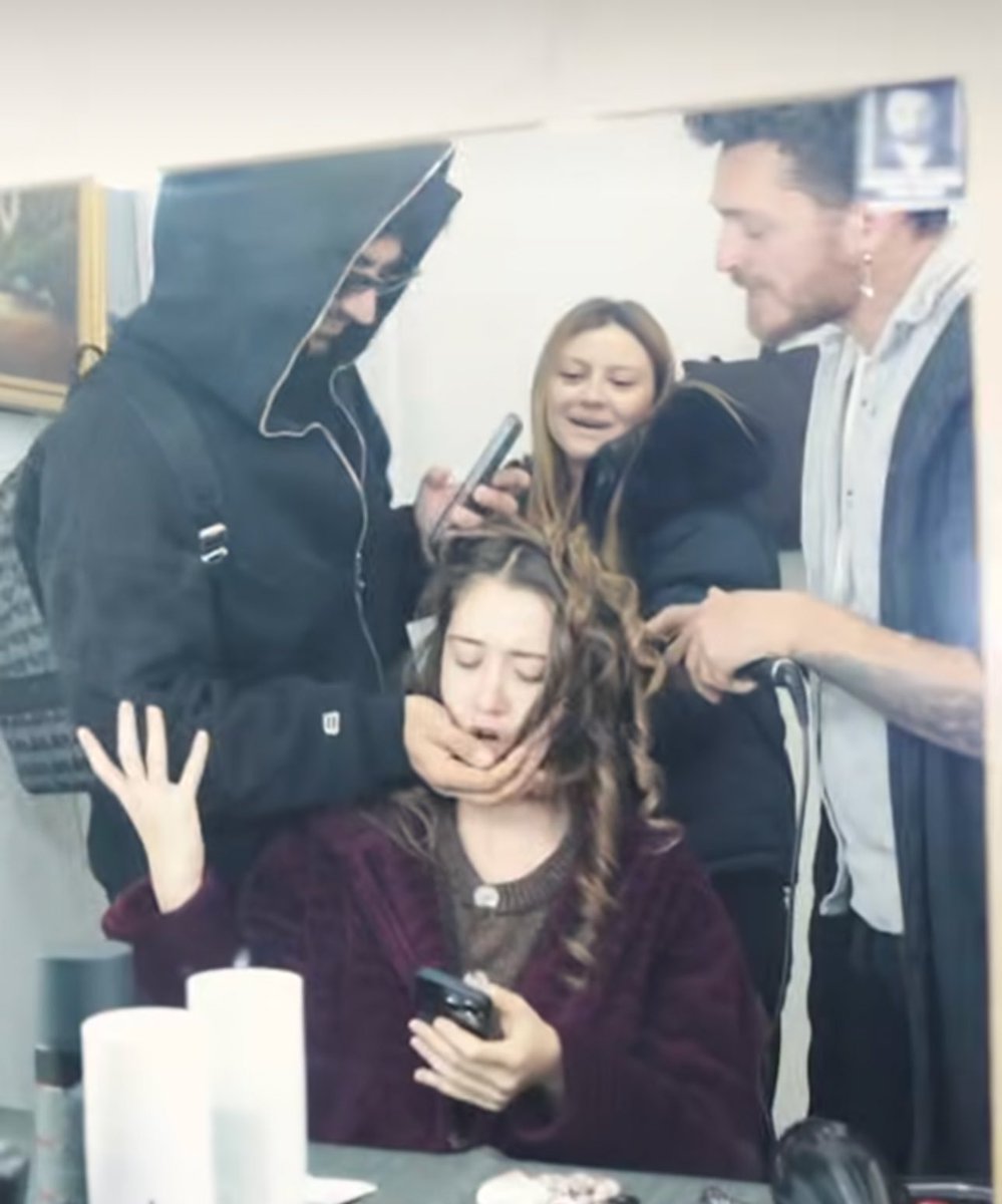 Sevgilim var’mi? 
Yok. 

AHA.