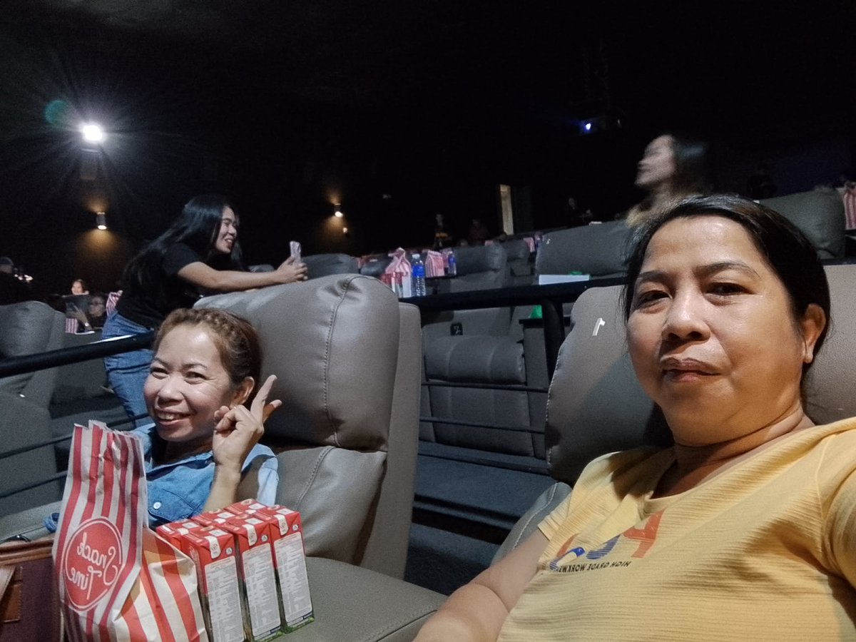 Watched Until She Remembers ❤️

Maganda ung story it's about friendship, love that never fades, kahit na mag kalayo pa kayo. Love always finds a way para magkita ulit. Kahit ilan taon na ang lumipas.

Until She Remembers, now showing in cinemas.

#UntilSheRemembers