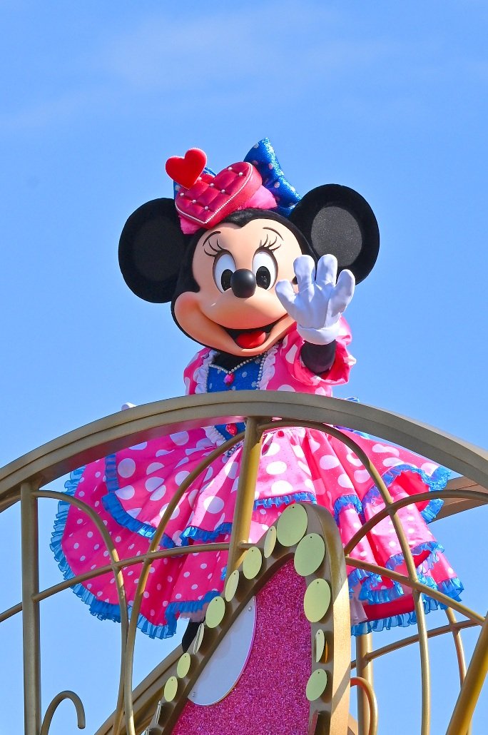 青空背景にピンクなミニーさん 良き #ミニーのファンダーランド #TDL