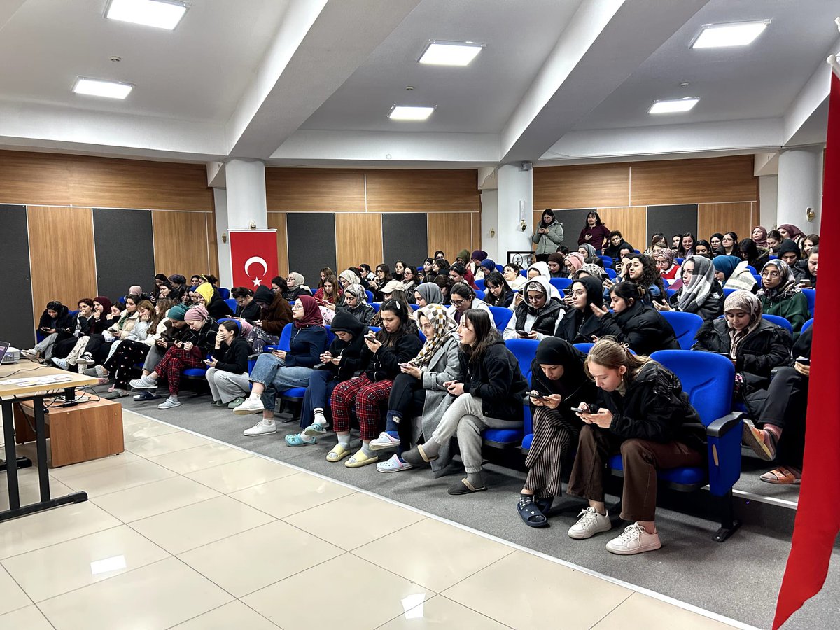 KarabukKYGM's tweet photo. 👨🏻‍💻Hubbi Hatun Yurdu

Manevi Rehberlik Birimi tarafından yürütülen "Ramazan" konulu Kahoot bilgi yarışmasında bilgi ve hızın etkisiyle heyecanlı saatler yaşandı. Dereceye giren öğrencilerimizi tebrik ediyor, katılım sağlayan öğrencilerimize teşekkür ediyoruz. 🪷 https://t.co/zSOBSg1fB6