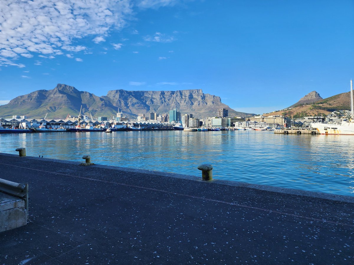 Antarcticlegacy's tweet photo. @CityofCT ready and waiting. for #SAAGULHASII @A_M_S_O_L to arrive at East Pier @environmentza
@dstigovza @NRF_News @SAWeatherServic @SANSA7 https://t.co/jJJrygDVmy