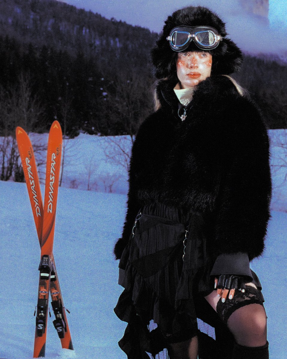 AlexVrhe's tweet photo. Nouveau shoot editorial ⛷️

svp faites pas flop mon frigo est vide https://t.co/M8iId61fM3