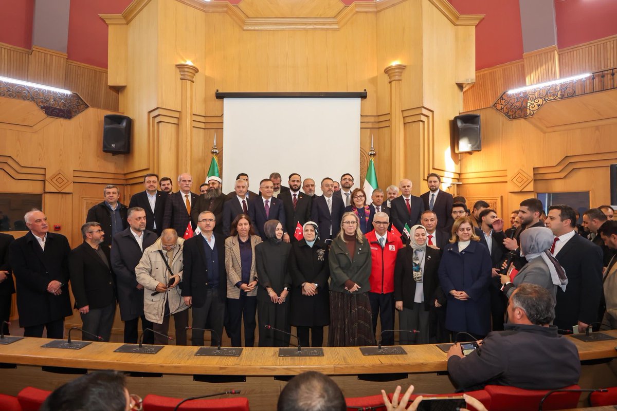 Büyükelçi Dr. <a href="/nuhyilmaz/">Nuh Yılmaz</a>; Gaziantep Valimiz Sayın <a href="/kemalcebervali/">Kemal Çeber</a>, Gaziantep Büyükşehir Belediye Başkanımız Sayın <a href="/FatmaSahin/">Fatma Şahin</a>, Sayın Milletvekillerimiz, Sayın İlçe Belediye Başkanlarımız ve diğer üst düzey zevatın bulunduğu geniş bir heyetle Halep Valisi Sayın Azzam El-Gharib’i