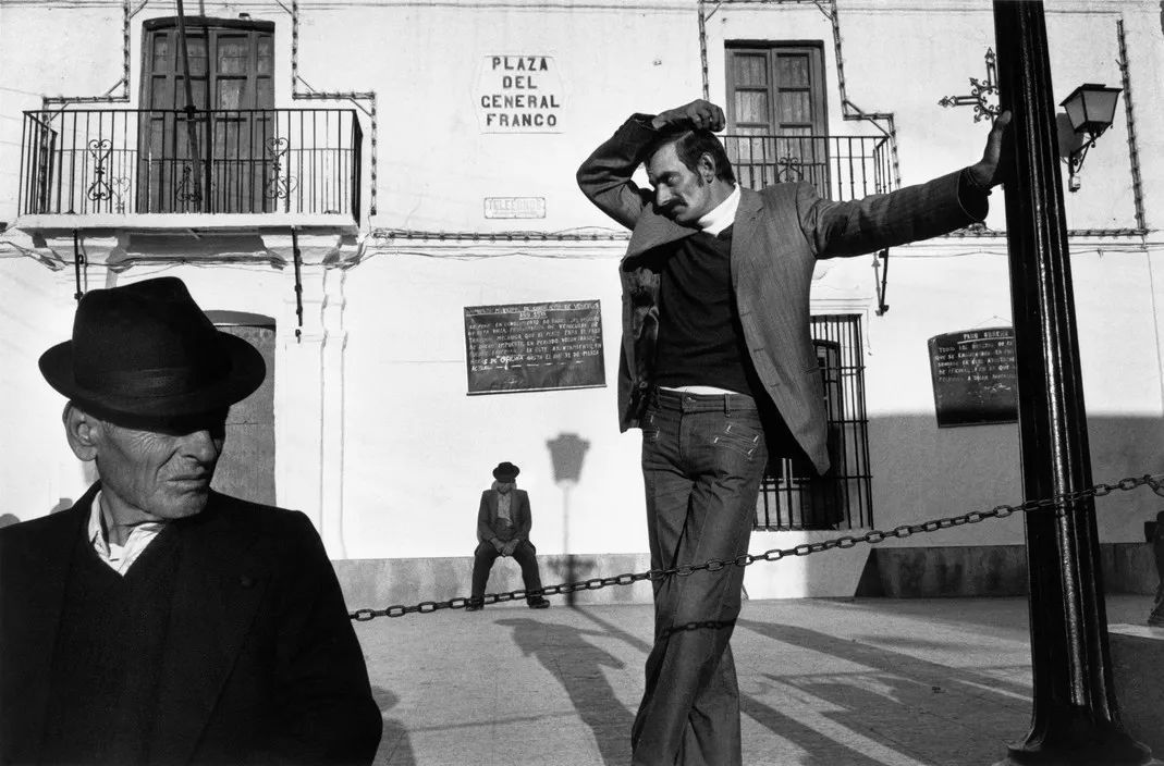 Eye On Axis tweet media