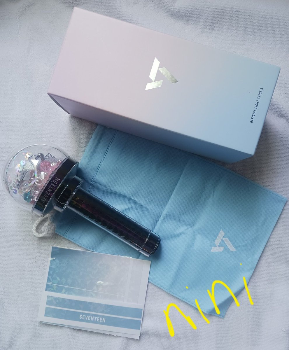 yosvt_mansae's tweet photo. wts lfb ph cbv3 svt con
SEVENTEEN CARATBONG LIGHTSTICK V3
₱1350 PAYO | ₱1550 DOP +lsf
◇ good condi but x sensi, 1 wk dop with nrdp / prio payo 
◇ used once only, no defects
- with decoden island + unused skin wrap (see photo), no batts

dm to claim!

#BentaniNini https://t.co/UwhsbGS9vw