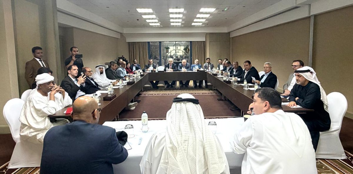 الخميس 26 فبراير 26 في فندق ميلينيوم بلازا داون تاون نظم المركز سحورًا رمضانيًا تخلله عقد طاولة مستديرة ضمت 35 مشاركا من مدراء الإدارات القانونية والشرعية في المؤسسات المالية الإسلامية، حيث تم مناقشة الأثر المرتقب لقانون المعاملات المدنية الاتحادي رقم 25 لسنة 25 على نشاط المصارف.